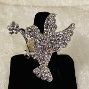 💖 The Peace Bird Covered in White Crystals, Stretch Ring /R28